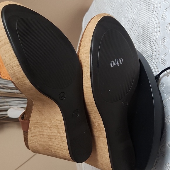 💖❣️Women Wedge Heels Size 10 - Stylish and fun💕💞 - Picture 6 of 6